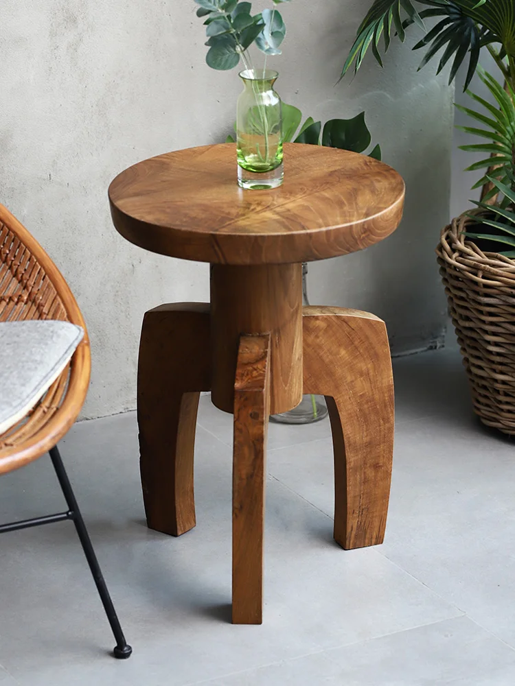 Table basse ronde. Une petite  - Coffee Tea Near avis et prix