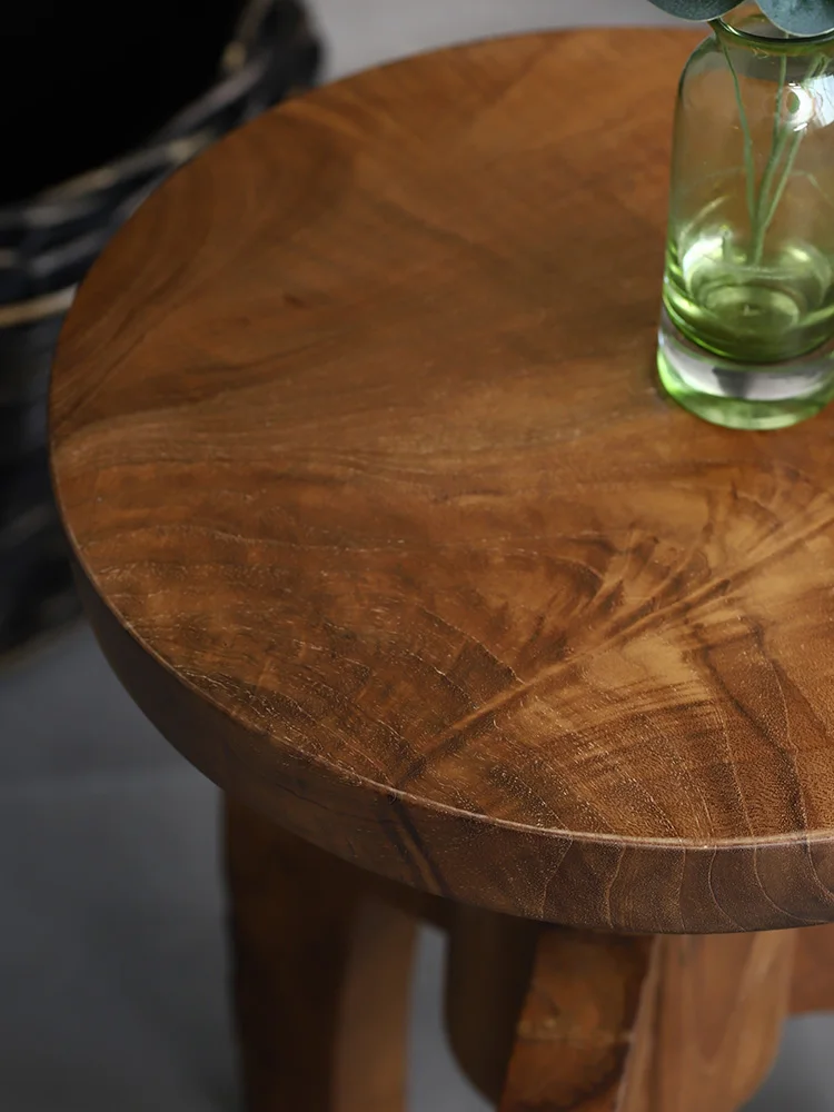 Table basse ronde. Une petite  - Coffee Tea Near avis et prix
